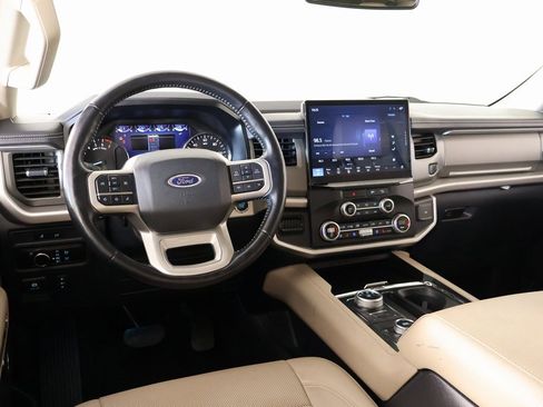 Used 2023 Ford Expedition Max XLT image 2