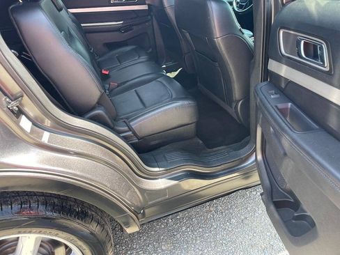Used 2016 Ford Explorer XLT w/ Equipment Group 202A AWD/4WD image 13