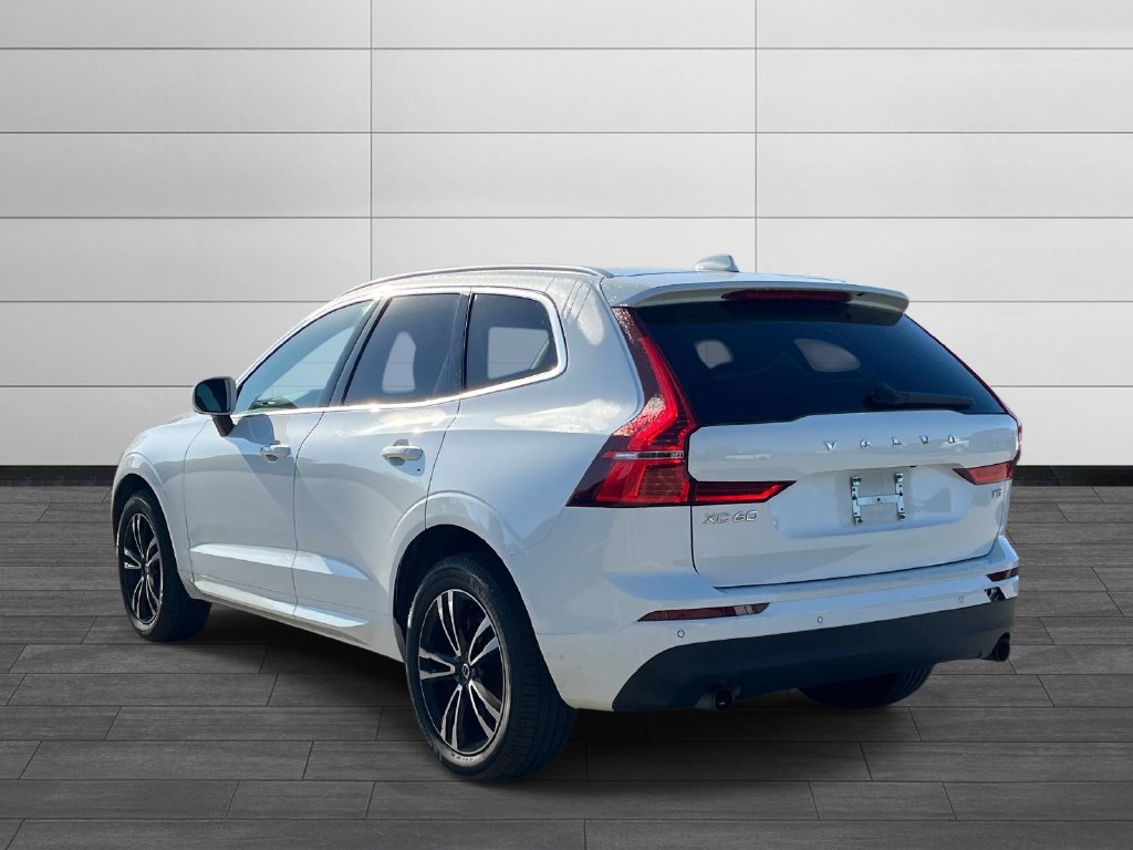 Used 2020 Volvo XC60 T5 Momentum FWD image 3