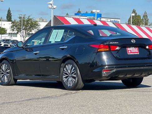 Used 2025 Nissan Altima 2.5 SV FWD image 7