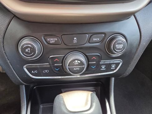 Used 2014 Jeep Cherokee Limited FWD image 30
