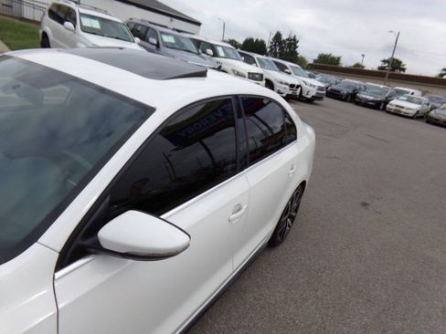 Used 2013 Volkswagen Jetta GLI Autobahn FWD image 35