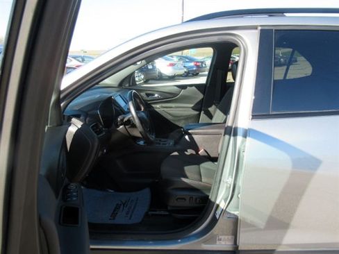 Used 2023 Chevrolet Equinox RS FWD image 13