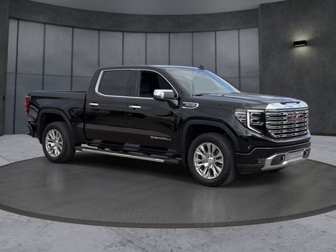 Used 2024 GMC Sierra 1500 Denali w/ Technology Package AWD/4WD image 8