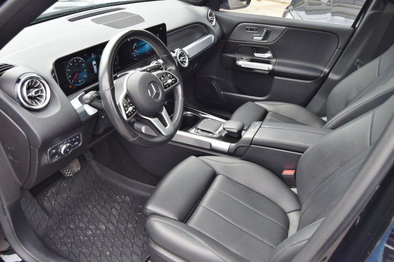 Used 2021 Mercedes-Benz GLB 250 4MATIC w/ Premium Package image 17