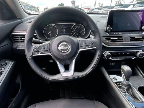 Used 2025 Nissan Altima 2.5 SV FWD image 8