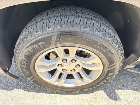 Used 2018 Chevrolet Tahoe LS w/ Enhanced Driver Alert Package RWD image 11