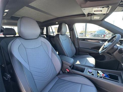 New 2026 Volkswagen Tiguan SE R-Line FWD image 9