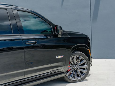 Used 2025 Cadillac Escalade V AWD/4WD image 40