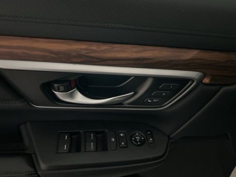 Used 2018 Honda CR-V Touring image 9