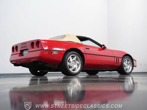 Used 1990 Chevrolet Corvette Convertible RWD image 28