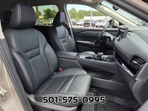 Used 2025 Nissan Rogue SL FWD image 16