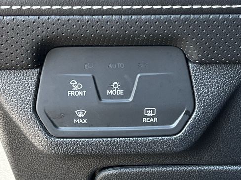 Used 2024 Volkswagen Atlas SE FWD image 20