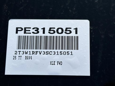 Used 2025 Toyota RAV4 XLE FWD image 15
