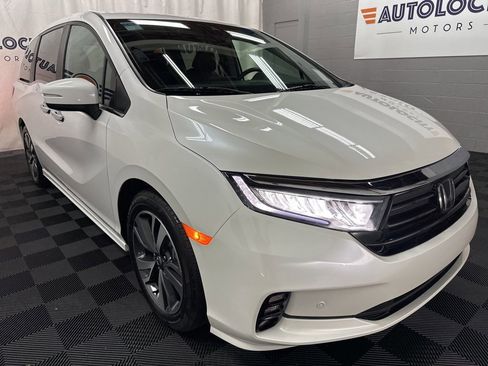 Used 2023 Honda Odyssey Touring image 2