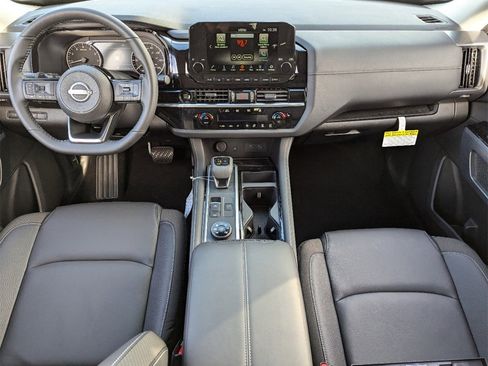 New 2025 Nissan Pathfinder SL image 21
