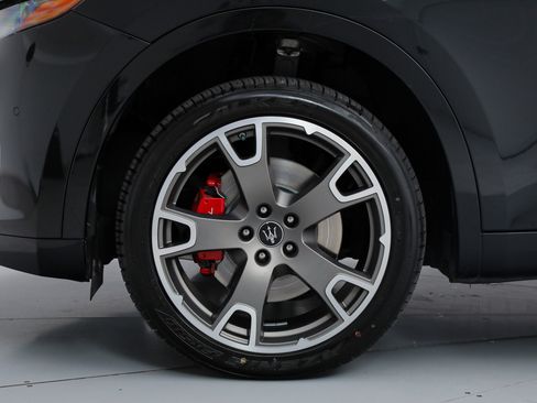 Certified 2023 Maserati Levante GT AWD/4WD image 21