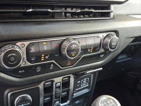 Certified 2024 Jeep Wrangler Willys image 15