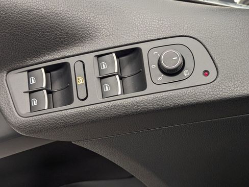 Used 2017 Volkswagen Tiguan Wolfsburg Edition image 19