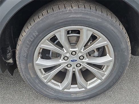 Used 2021 Ford Explorer XLT w/ Equipment Group 202A image 7