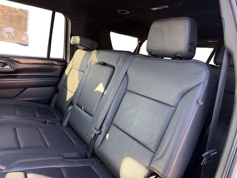 Used 2023 Chevrolet Suburban LT image 16