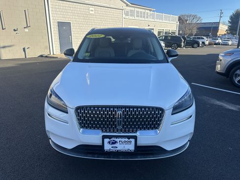 Used 2022 Lincoln Corsair AWD w/ Premium Package image 2