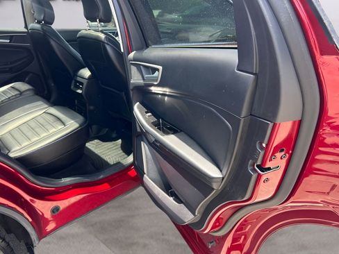 Used 2019 Ford Edge SEL w/ Equipment Group 201A FWD image 17