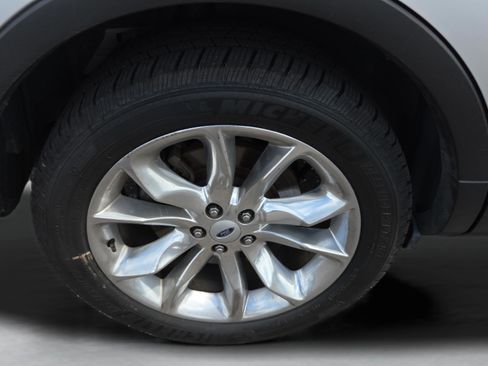 Used 2015 Ford Explorer XLT w/ Equipment Group 202B FWD image 35
