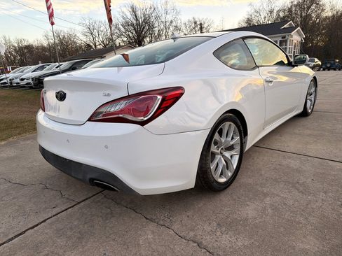 Used 2013 Hyundai Genesis 3.8 image 8