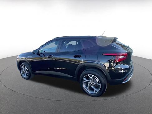 Used 2025 Chevrolet Trax LT image 10