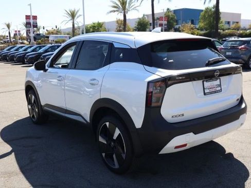 New 2025 Nissan Kicks SR image 6