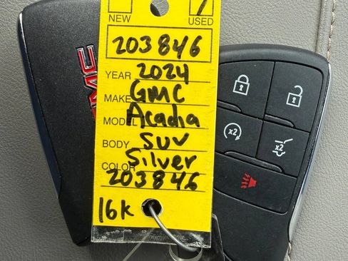 Used 2024 GMC Acadia Elevation w/ Luxury Package FWD image 17
