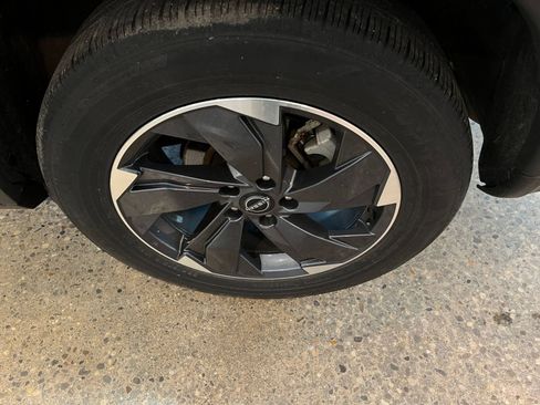 Used 2025 Nissan Rogue SV FWD image 30