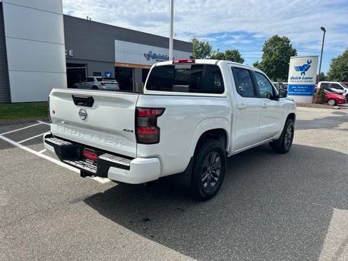 Used 2025 Nissan Frontier SV w/ SV Convenience Package AWD/4WD image 8