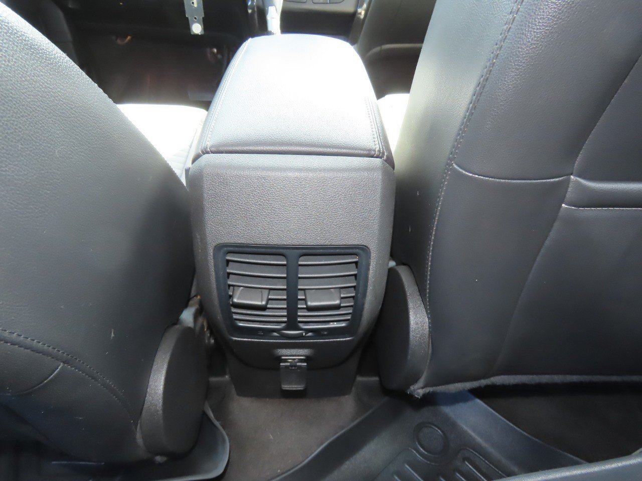 Used 2018 Ford Escape SE w/ SE Sport Appearance Package FWD image 21