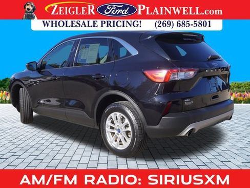 Used 2022 Ford Escape SE image 3