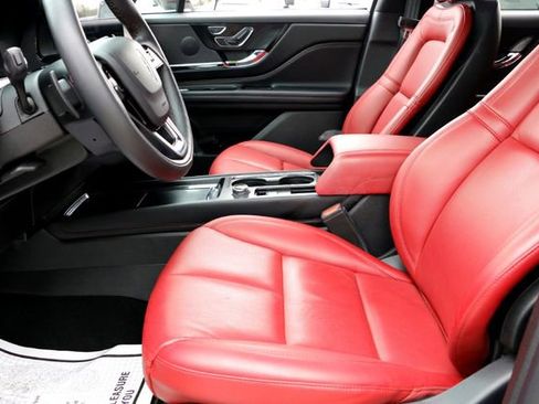 Used 2025 Lincoln Corsair Grand Touring image 10