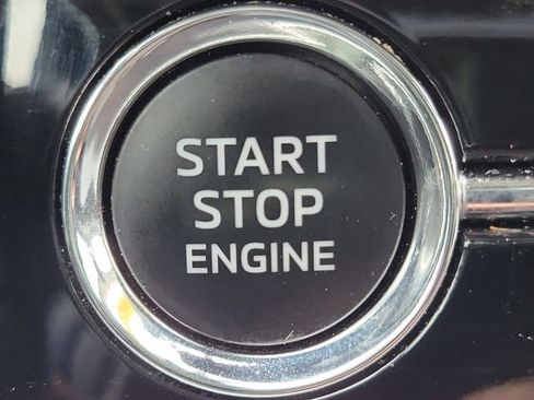 Used 2024 Mitsubishi Outlander SE image 32