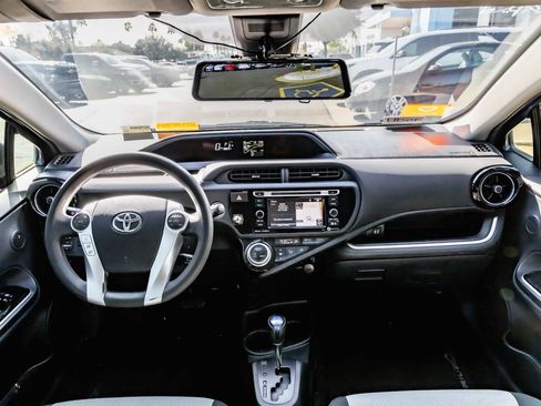 Used 2017 Toyota Prius C Three image 9