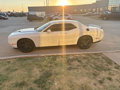 Used 2019 Dodge Challenger SXT w/ Blacktop Package RWD image 5