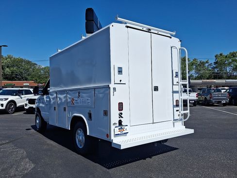 New 2026 Ford E-350 and Econoline 350 Super Duty w/ Power Equipment Group RWD image 4