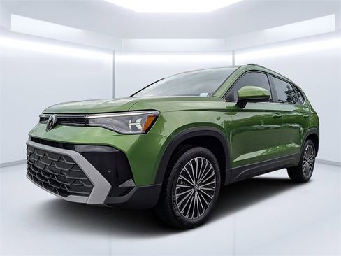 New 2026 Volkswagen Taos SE image 7