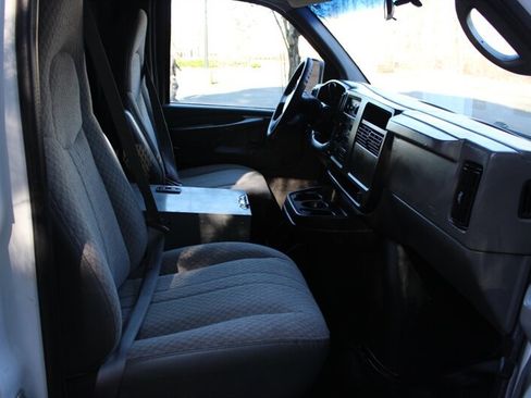 Used 2007 Chevrolet Express 1500 AWD image 18