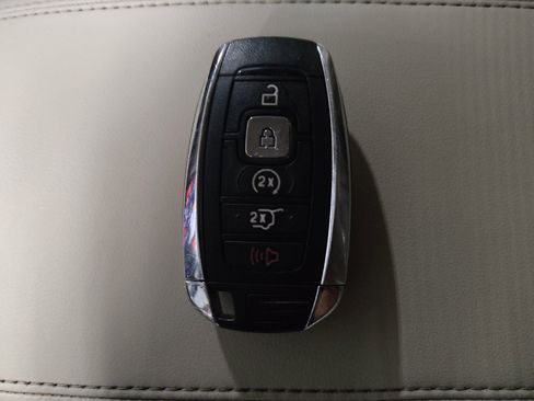 Used 2019 Lincoln MKC Premiere image 32