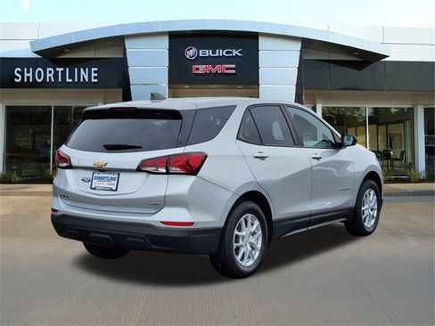 Used 2022 Chevrolet Equinox LS w/ LS Convenience Package image 4