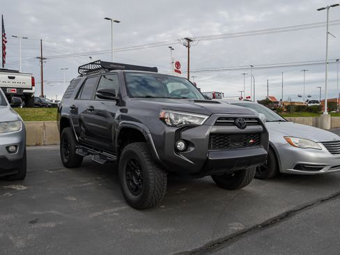 Used 2020 Toyota 4Runner Venture w/ Moonroof Package image 2