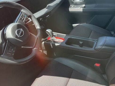 Used 2025 Nissan Kicks SR FWD image 4