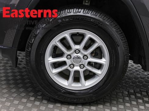 Used 2020 Jeep Grand Cherokee Laredo AWD/4WD image 31