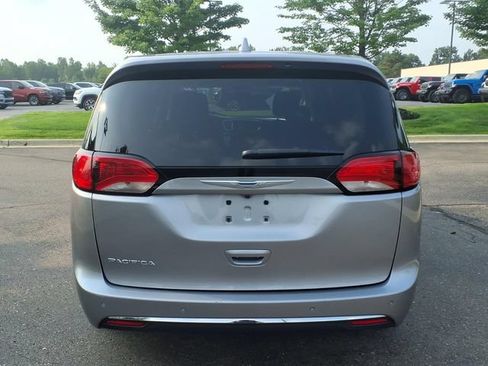 Used 2018 Chrysler Pacifica Touring Plus FWD image 5