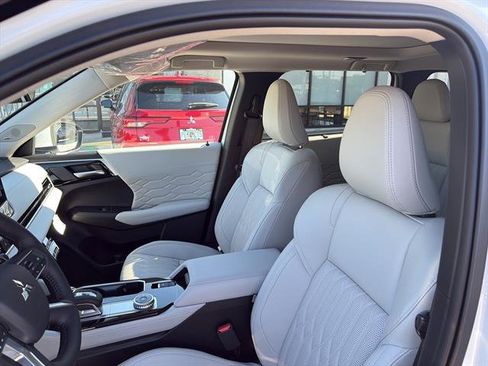 New 2025 Mitsubishi Outlander SEL image 15